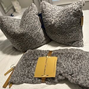 adrienne landau 22x22 feather filling gray Cheetah animal print pillow